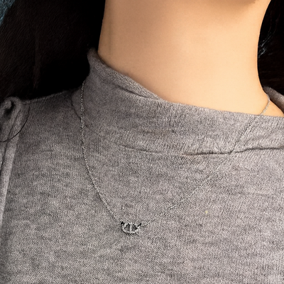 18K Gold Link Pendant Necklace That Blends Classic Elegance With Modern Glamour