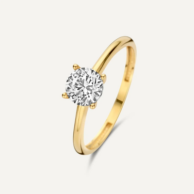 18k Gold Solitaire Ring That Reflects Timeless Love