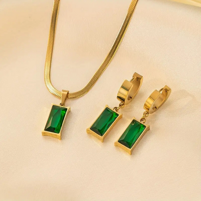 18K Gold & Gem Jewelry Set That Radiates Pure Sophistication