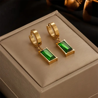 18K Gold & Gem Jewelry Set That Radiates Pure Sophistication