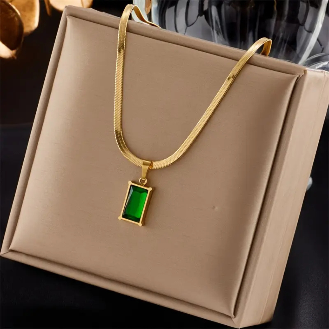18K Gold & Gem Jewelry Set That Radiates Pure Sophistication