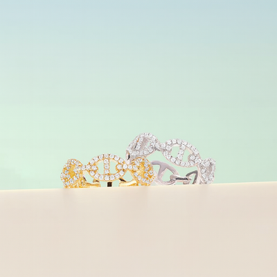 18k Gold Link Ring That Embodies Timeless Elegance & Modern Glamour