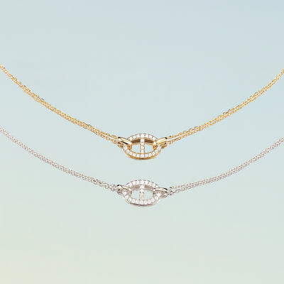 18K Gold Link Pendant Necklace That Blends Classic Elegance With Modern Glamour