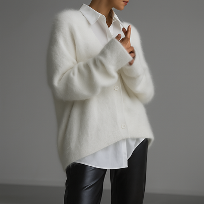 Plush Cardigan with V-Neck – Maximum Comfort Factor with an Elegant Feel