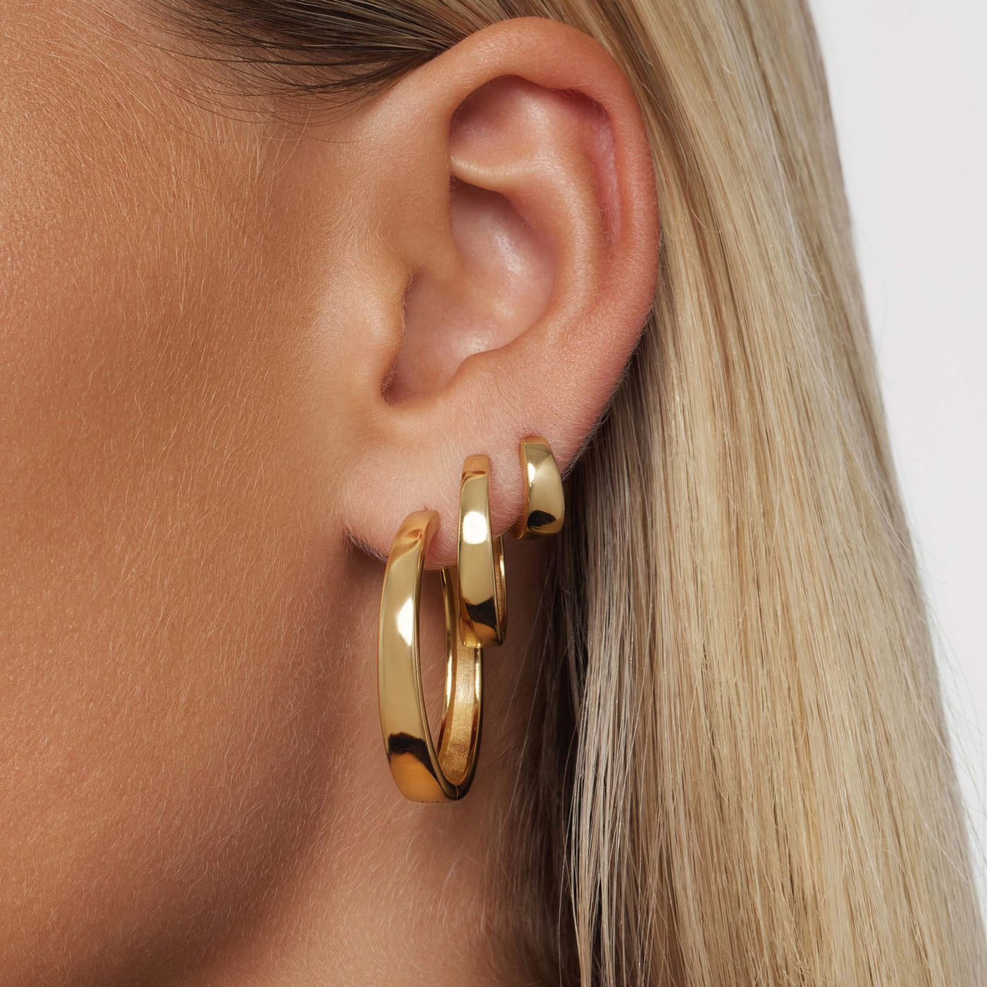 18K Gold Statement Hoops That Turn Heads Instantly & Elevate Your Style