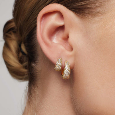 16k Gold Mini Hoops That Embodies Refined Sophistication & Makes Simplicity Unforgettable
