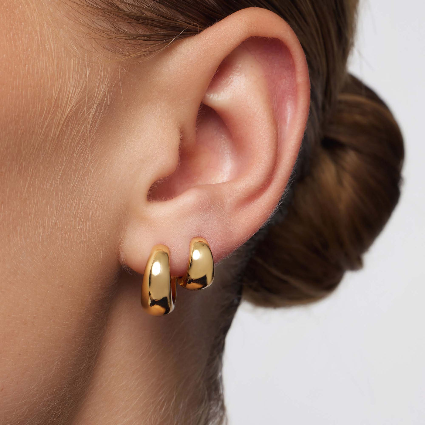 18K Gold Mini Hoops That Make You Unforgettable & Shine With Confidence