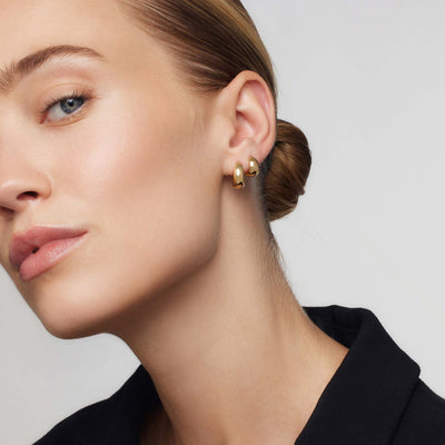 18K Gold Mini Hoops That Make You Unforgettable & Shine With Confidence