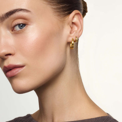 18k Gold Hoops That Embody Effortless Chic & Captivate Every Gaze