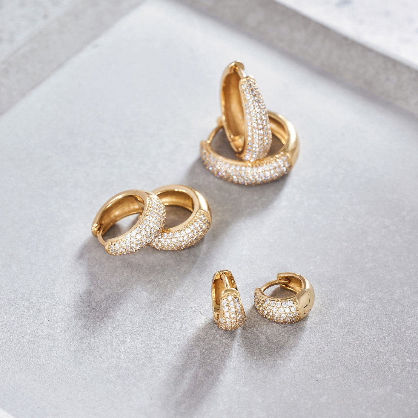 16k Gold Mini Hoops That Embodies Refined Sophistication & Makes Simplicity Unforgettable
