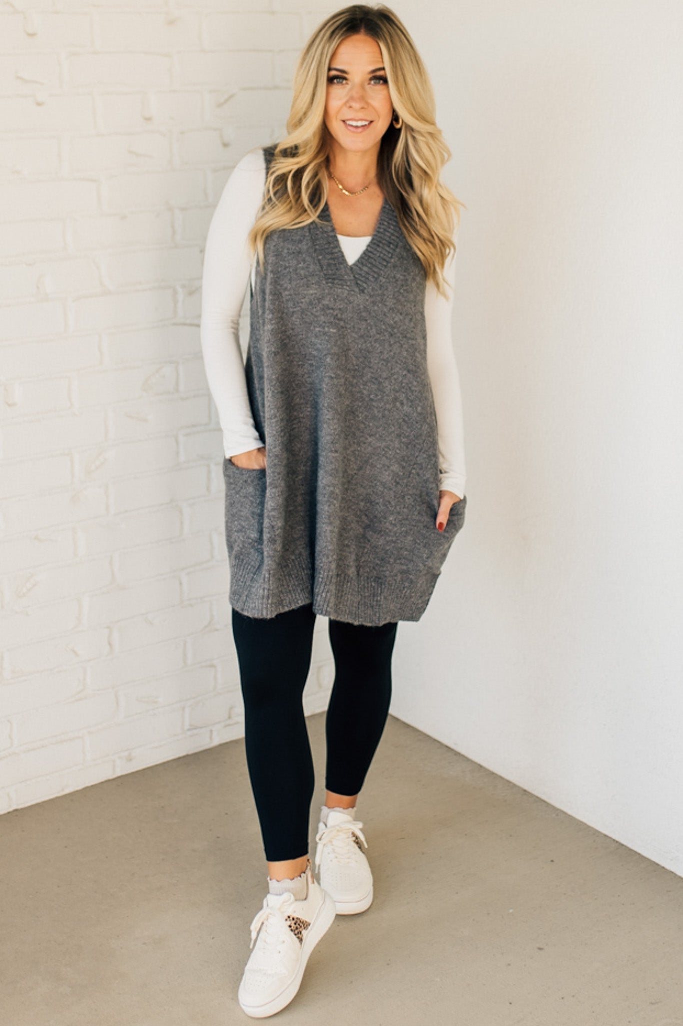Sleeveless Tunic – Flattering Comfort & Relaxed Style