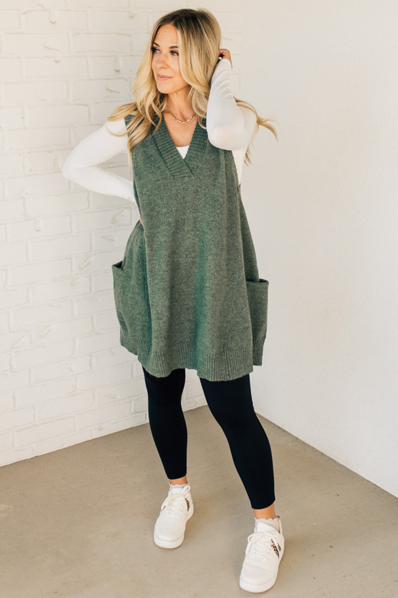 Sleeveless Tunic – Flattering Comfort & Relaxed Style
