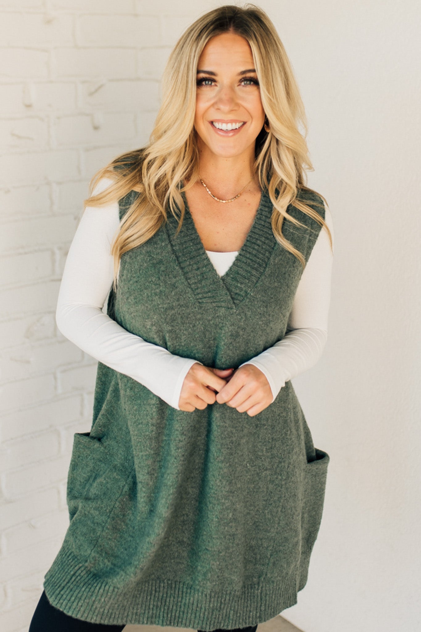 Sleeveless Tunic – Flattering Comfort & Relaxed Style