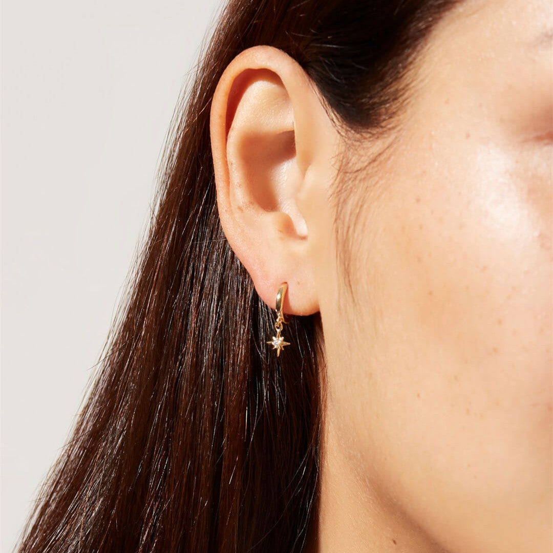 18K Gold Star Hoop Earrings That Capture the Allure of the Night Sky