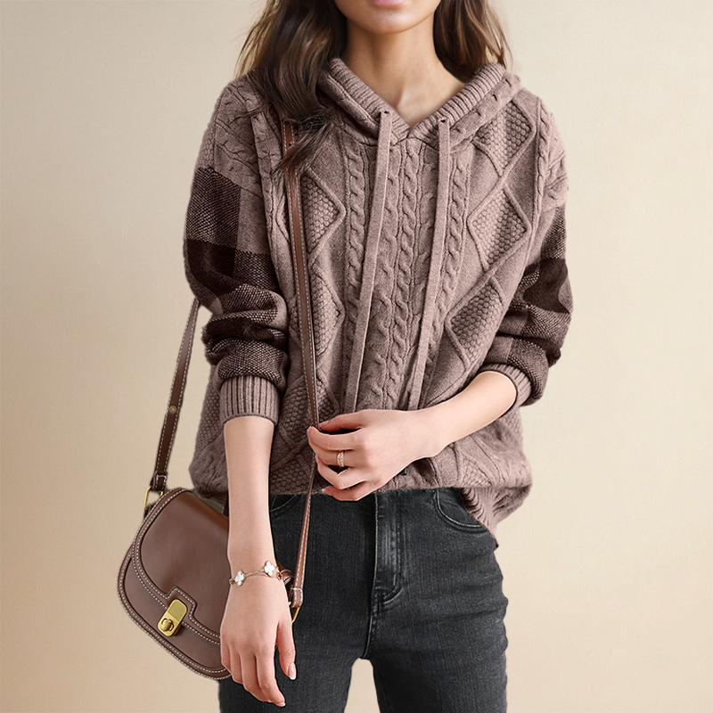 Cable Detail Hoodie – Relaxed Warmth with a Sophisticated Feel