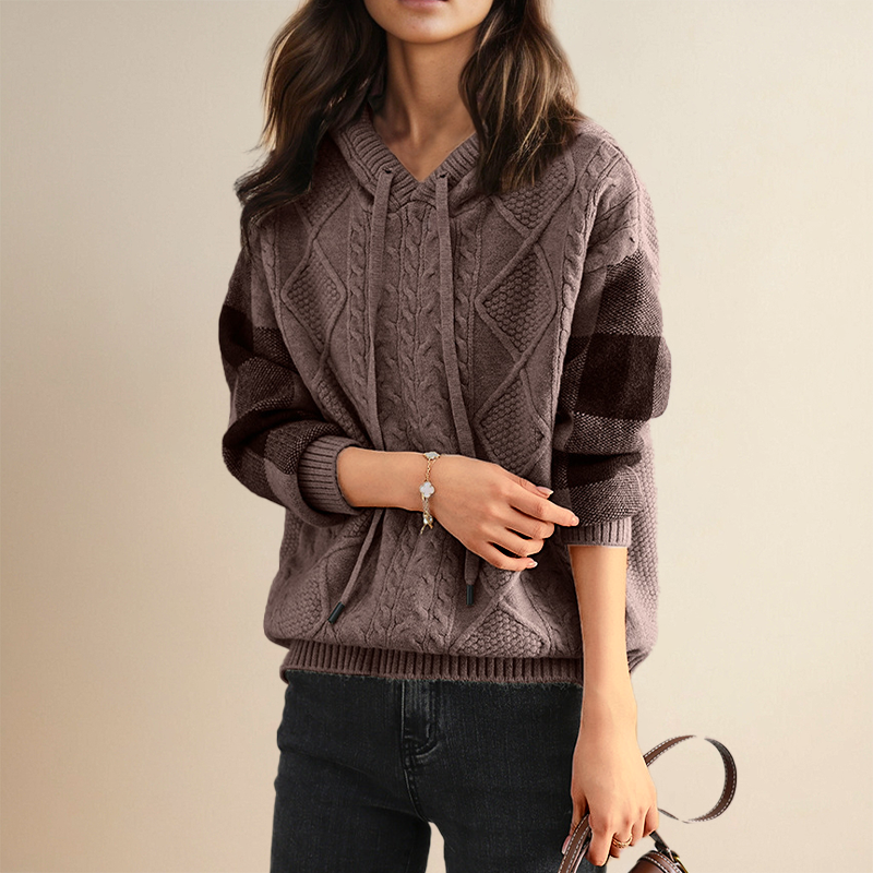 Cable Detail Hoodie – Relaxed Warmth with a Sophisticated Feel