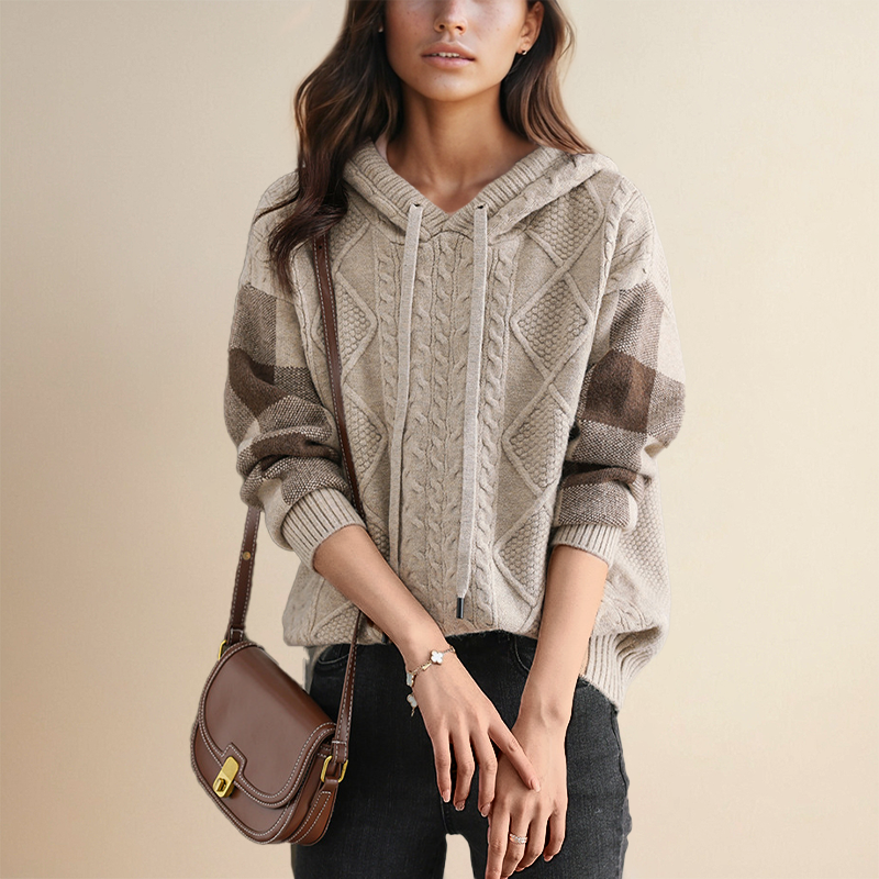 Cable Detail Hoodie – Relaxed Warmth with a Sophisticated Feel
