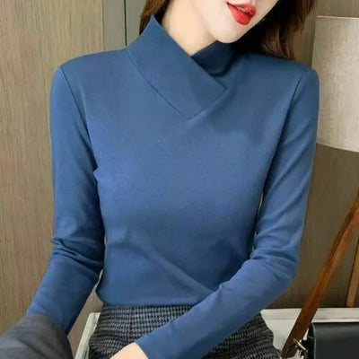 Top with High Collar and Long Sleeve – Elegant Simplicity That Exudes Confidence