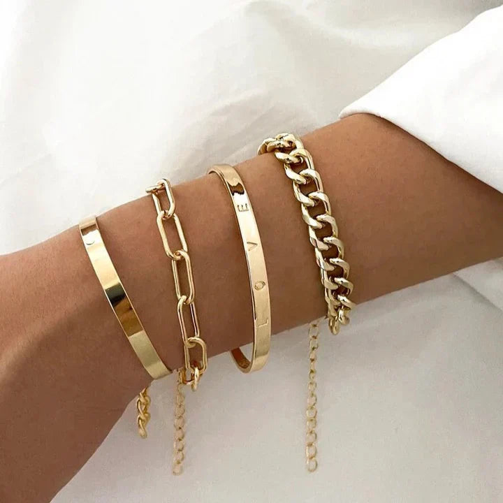 18K Gold Bracelet Set That Radiates Chic Style & Draws Compliments Wherever You Go