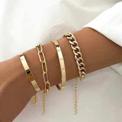 18K Gold Bracelet Set That Radiates Chic Style & Draws Compliments Wherever You Go